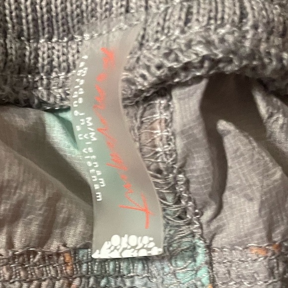 Free People FP Movement NWT Women’s Colorburst Hiking Short, Humming Floral. M - Picture 11 of 13